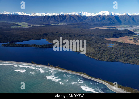 Laguna di acqua salata vicino Harihari costa ovest di Isola del Sud della Nuova Zelanda antenna Foto Stock