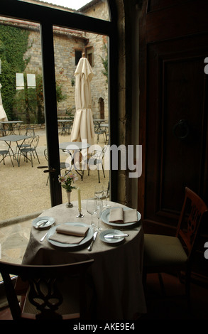 Tavolo da pranzo nel Castello di Spaltenna Toscana Italia Foto Stock