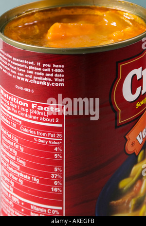 Dati nutrizionali sulla lattina aperta di Chunky Campbell's Soup USA Foto Stock