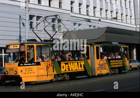 Russland, Kaliningrad (Königsberg), Hansaplatz (Ploschtschad Pobedy), Strassenbahn Foto Stock