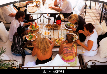 Frankreich, Cote d Azur, Cannes, ristorante unterhalb der Promenade am Boulevard de la Croisette Foto Stock
