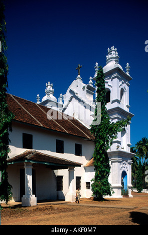 Indien, Goa, Distretto Bardez, Anjuna, christliche Kirche am Dorfrand Foto Stock