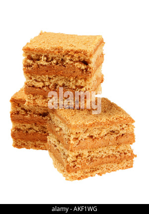 Torta di miele fetta isolati su sfondo bianco Foto Stock