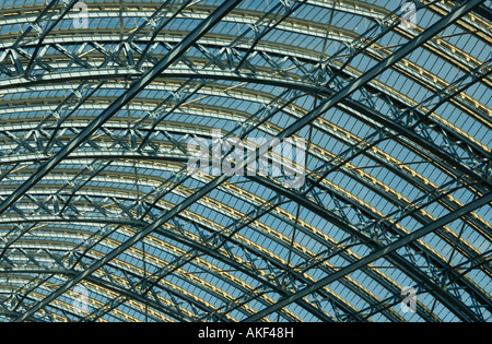 Tetto del rinnovato Barlow capannone a St Pancras International stazione ferroviaria London Inghilterra England Foto Stock