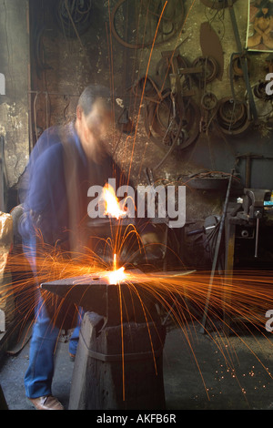 La produzione di ferro, Filippo Scioli artigianale, Guardiagrele, Abruzzo, Italia Foto Stock