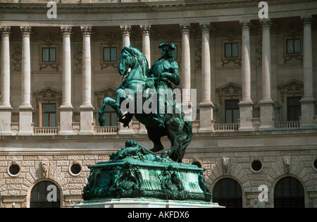 Wien 1, Heldenplatz, Reiterstandbild von Prinz Eugen am Heldenplatz vor der Neuen Hofburg Foto Stock