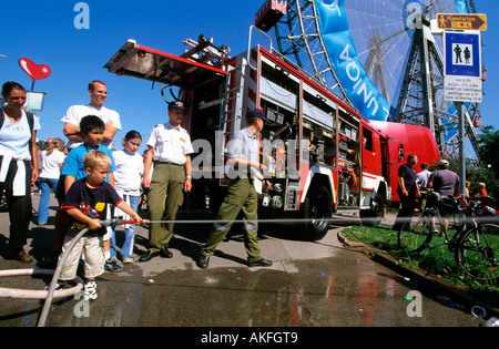 Österreich, Wien II, il Prater, Vergnügungspark Wurstelprater, Kinderfreizeit mit der Wiener Feuerwehr Foto Stock