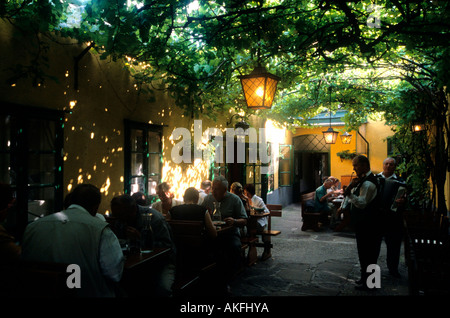 Austria, Vienna, Grinzing, Heurigenlokal Weingut Reinprecht Foto Stock