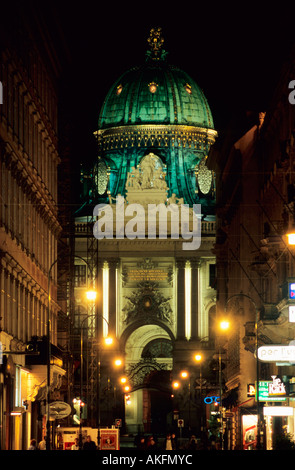 Österreich, Wien 1, Blick über den Kohlmarkt zur Kuppel des Michaelertraktes der Hofburg Foto Stock