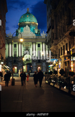 Österreich, Wien 1, Blick über den Kohlmarkt zur Kuppel des Michaelertraktes der Hofburg Foto Stock