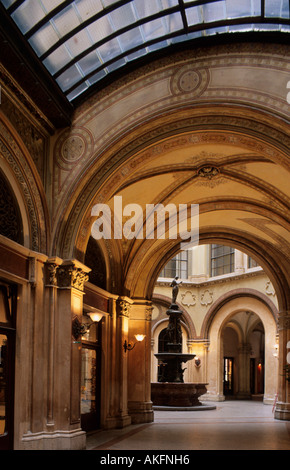 Österreich, Wien I, Donaunixenbrunnen im Innenhof des Palais Ferstel Foto Stock