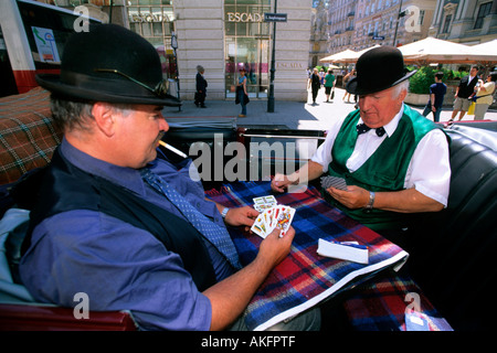 Österreich, Wien I, Fiakerkutscher beim Kartenspiel während einer Wartepause Foto Stock