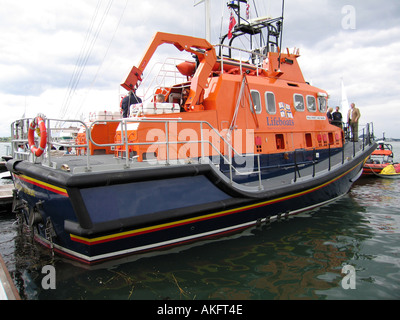 Weymouth scialuppa di salvataggio sulla stazione a Southampton Boat Show Hampshire England Regno Unito Regno Unito Foto Stock