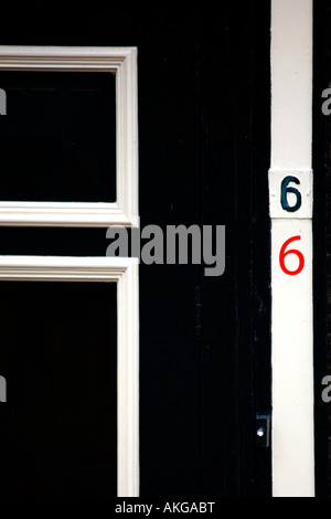 Porta di casa numerati da sessanta sei Foto Stock