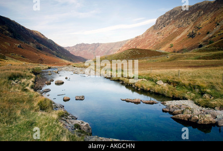 Selvaggia e aspra bellezza della valle Langstrath Foto Stock