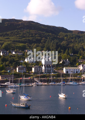 Tarbert porto e le barche Argyll Scozia Loch Fyne Foto Stock