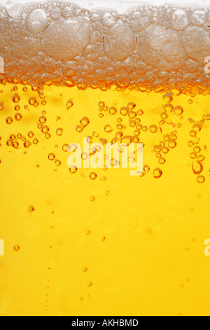 Dettaglio di una birra in un bicchiere Foto Stock