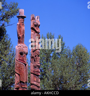 Gitxsan (Gitksan) Totem Poles a Ksan Villaggio Storico e Museo, Hazelton, Northern BC, British Columbia, Canada Foto Stock