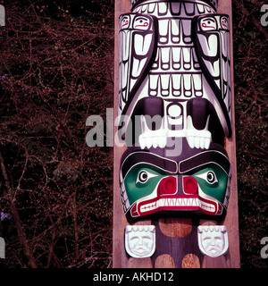 Kwakwaka'wakw (il Kwakiutl) Totem Pole Dettaglio, Stanley Park, Vancouver, BC, British Columbia, Canada - punto Brockton Foto Stock