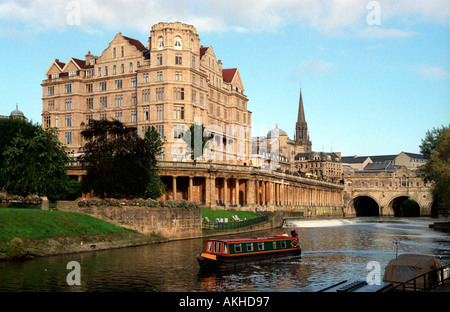 L'Hotel Impero in vasca da bagno vista lungo il fiume Avon Foto Stock