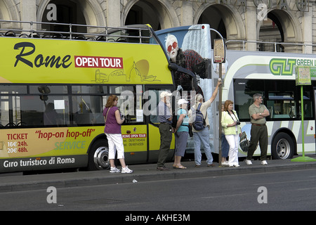 Tourist bus terminal in Roma Termini Roma Italia Foto Stock