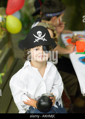 Ragazzo in un pirata outfit Foto Stock