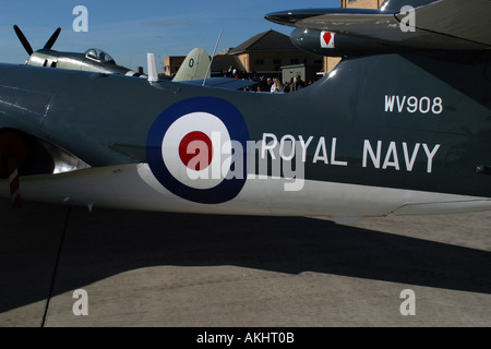 Un 1960 British Royal Navy Hawker sea Hawk aviogetti insegne di tutti gli aerei inglesi. Foto Stock