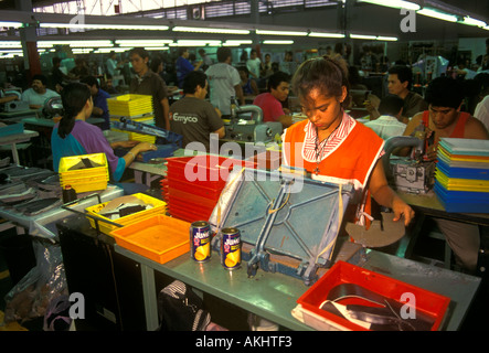 I messicani, donne messicane, messicano, donne, dipendenti sul posto di lavoro, lavoratori, lavorando, emyco fabbrica di scarpe, fabbrica di scarpe, leon, stato di Guanajuato, Messico Foto Stock