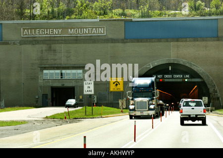 L'entrata dell'Allegheny Mountain tunnel in Pennsylvania PA Foto Stock