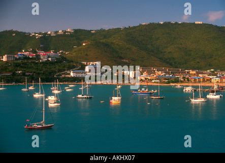 Barche a vela nel porto di Charlotte Amalie St Thomas Isole Vergini degli Stati Uniti d'America West Indies Foto Stock