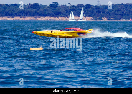 Corse Powerboat nel Solent off l'Isola di Wight Foto Stock