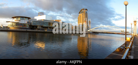 Vista panoramica del Lowry, Manchester Ship Canal, Salford Quays, Regno Unito Foto Stock