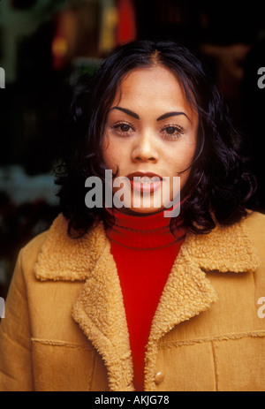 1, una ragazza messicana, ragazza, ragazza adolescente, teen, adolescente, studentessa, studente, contatto visivo, vista frontale, Guanajuato, stato di Guanajuato, Messico Foto Stock