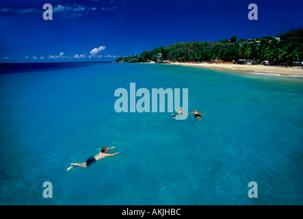 Il Puerto Rican persone, nuoto, Crash barca Beach, a nord di Aguadilla, Porta del Sol, pianure costiere Valley, Puerto Rico, Caraibi, West Indies Foto Stock