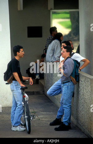 Puerto Ricans, Puerto Rican studenti, studenti universitari, studenti universitari, studenti, campus, università di puerto rico, mayaguez, puerto rico Foto Stock