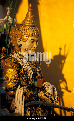 Statua di Shwedagon pagoda composto a Rangoon, Birmania Foto Stock