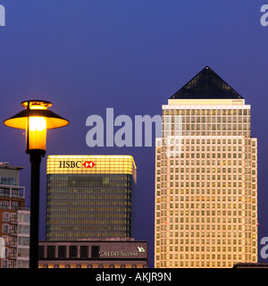 Canary Wharf Londra Inghilterra regno unito alla sera sun HSBC Bank logo Foto Stock