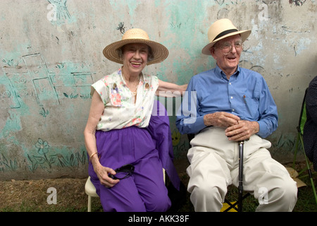 Henry Schmidt 90 e Helen Alt a un nuovo leviatano Orchestra in concerto a il Quartiere Francese di New Orleans in Louisiana Foto Stock