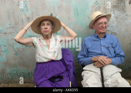 Henry Schmidt 90 e Helen Alt a un nuovo leviatano Orchestra in concerto a il Quartiere Francese di New Orleans in Louisiana Foto Stock