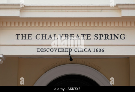 Cartello che diceva la molla Chalybeate scoperto circa 1606 Foto Stock