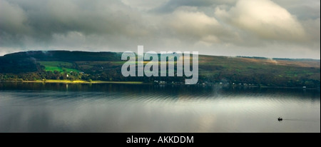 Vista sul Loch Long Argyll and Bute ovest della Scozia Foto Stock