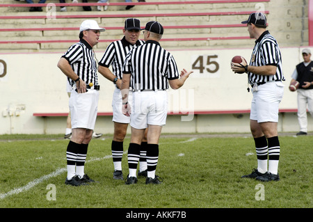 Alta Scuola Calcio azione Port Huron Michigan umpire pena di regole Foto Stock