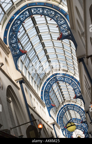 Tetto in vetro su Thorntons Arcade nel Victoria Quarter Leeds West Yorkshire Inghilterra Foto Stock