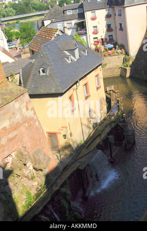 Saarburg Germania - Hackenberger museo del mulino sul fiume Leukbach in Saarburg nel Palatinato regione della Germania Foto Stock