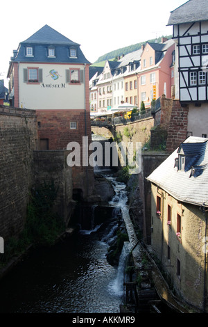 Saarburg Germania - Hackenberger museo del mulino sul fiume Leukbach in Saarburg nel Palatinato regione della Germania Foto Stock