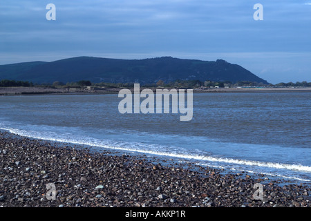 Spiaggia di Blue Anchor, guardando ad est verso la collina nord, Minehead. Foto Stock