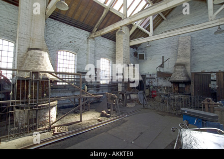 I fabbri forgiano workshop presso il National Waterways Museum Ellesmere Port ,Cheshire Regno Unito Regno Unito Foto Stock