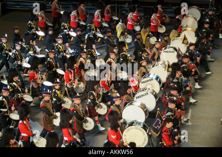 Edimburgo Scozia UK Europa Pifferi e Tamburi Marching Band il Castello di Edimburgo tatuaggio militare Foto Stock