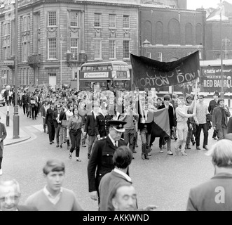 Un 1968 protesta a Londra contro il Porton Down la guerra biologica stabilimento. Foto Stock