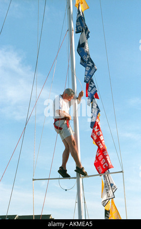 Barca a vela festeggiamenti il giorno prima della gara di barche a vela da Port Huron Michigan all Isola di Mackinaw City sul Lago Huron Foto Stock